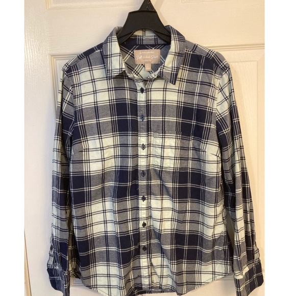 2 super soft Banana Republic Soft Wash Shirts - Picture 8 of 13